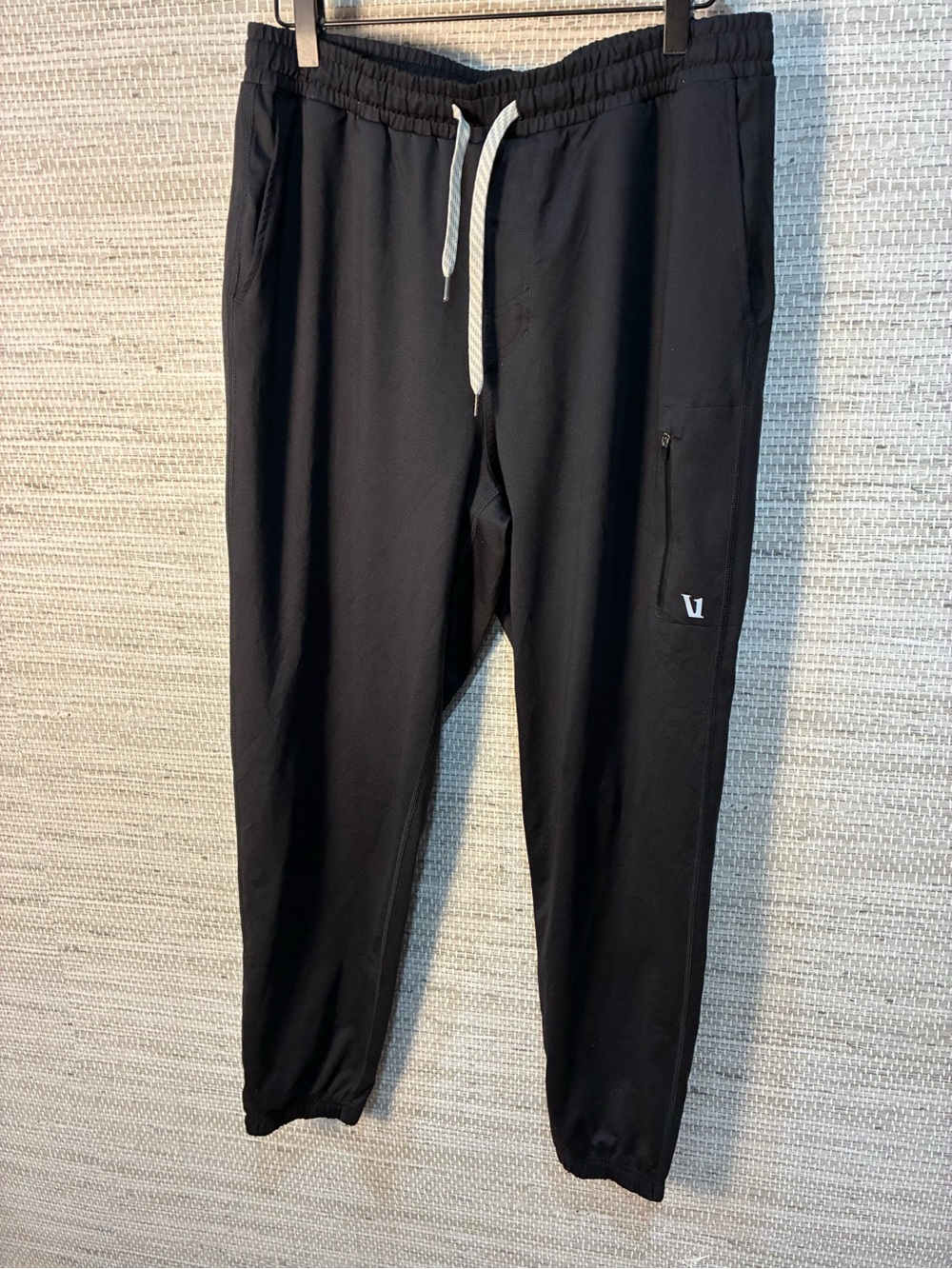 Vuori Black performance Joggers with Side Zip Pocket NWT M